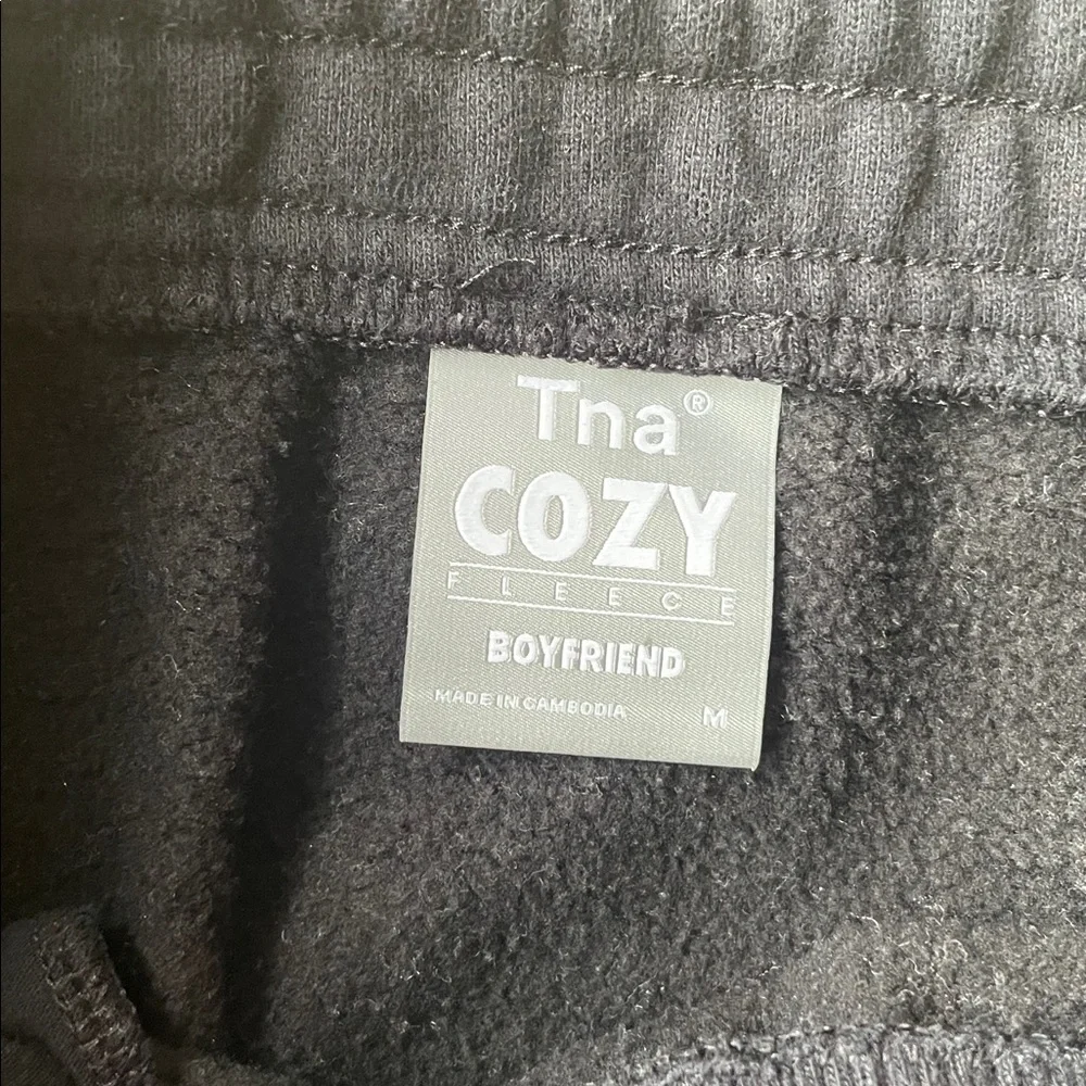TNA comfortable black